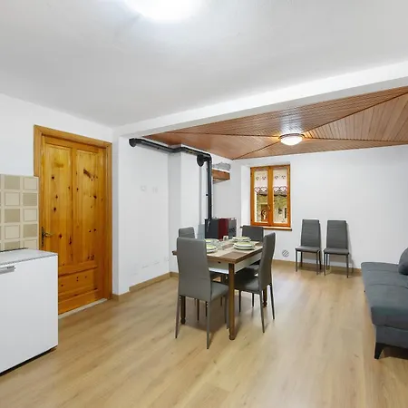 Lueisch Ketschu Near Gressoney Апартаменты Issime