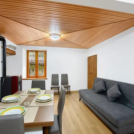 Lueisch Ketschu Near Gressoney Апартаменты Issime