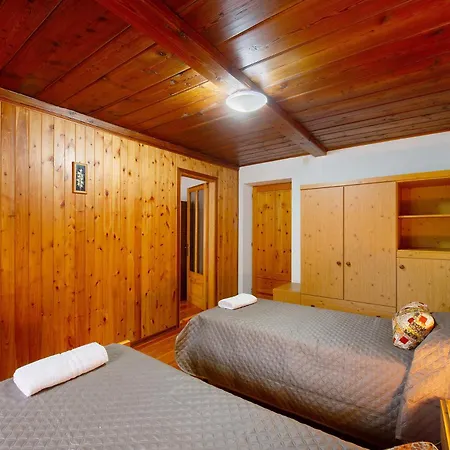 Lueisch Ketschu Near Gressoney