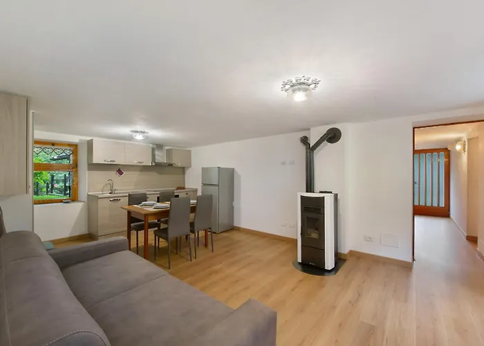 Lueisch Ketschu Near Gressoney Apartment *